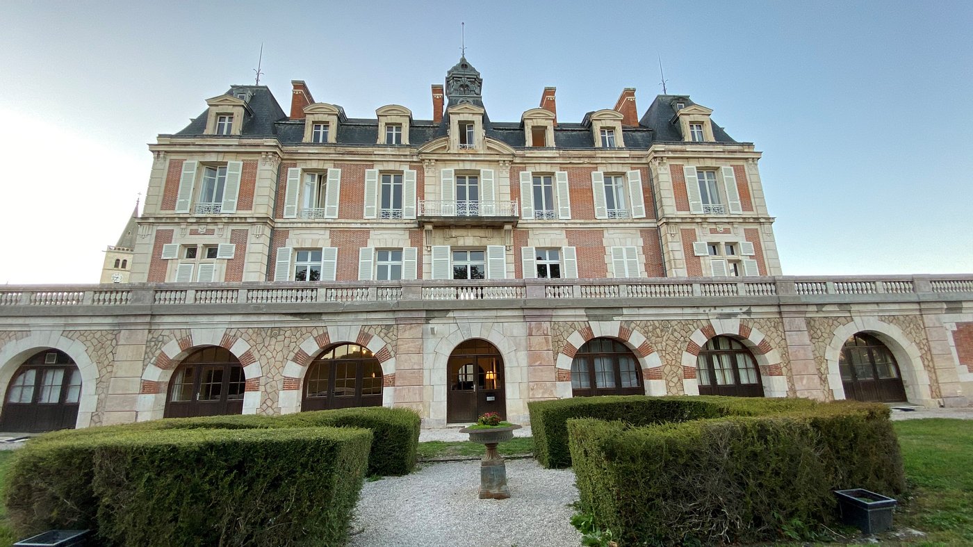 Club Dumont entrance gate and illuminated courtyard