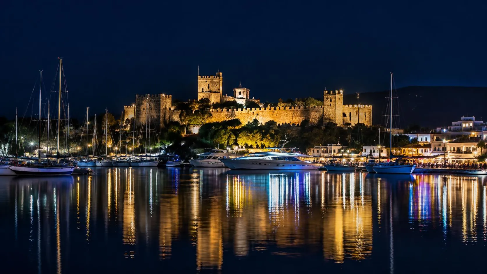 Illustration éditoriale de Bodrum le soir